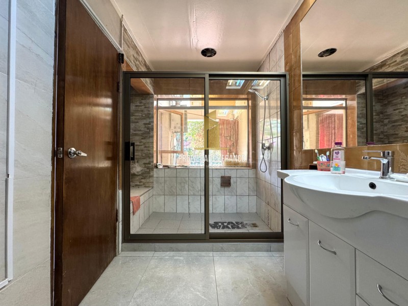 Imponente Casa en Villa Alemana en Terreno de 2,930 M2