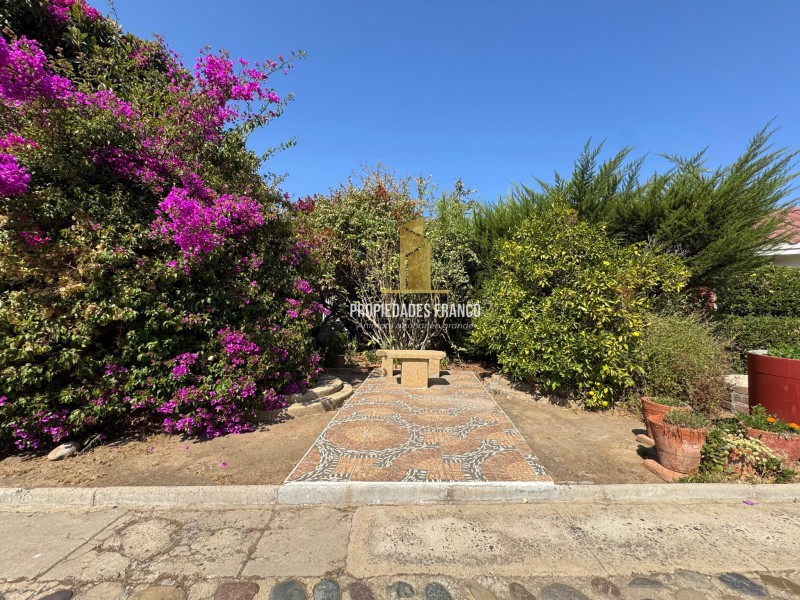 Imponente Casa en Villa Alemana en Terreno de 2,930 M2