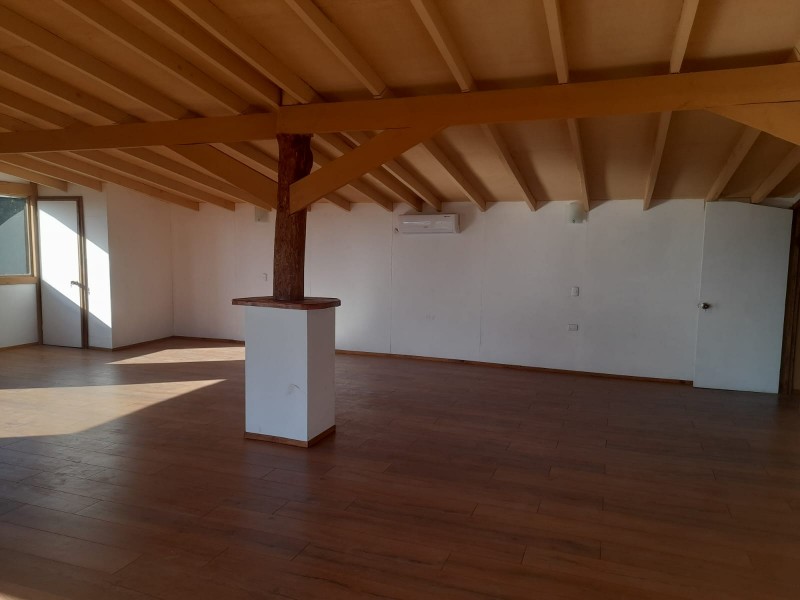 en Arriendo Propiedad Comercial de Tres Niveles