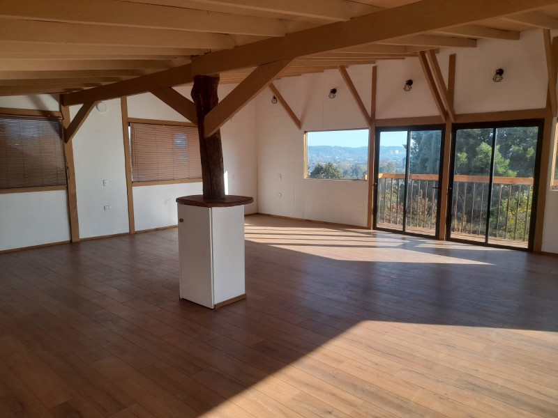 en Arriendo Propiedad Comercial de Tres Niveles