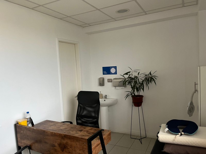 Se Vende Oficina Excelente Ubicación, 3 Priv. 2 Baños