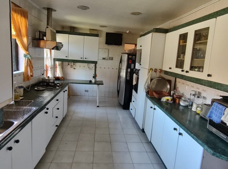 Hermosa Casa en Loteo la Reina, Talca