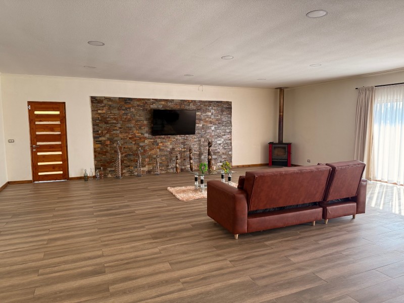 Linda Casa de 315 M²,en Parcela de 5.000 M² , Pelarco