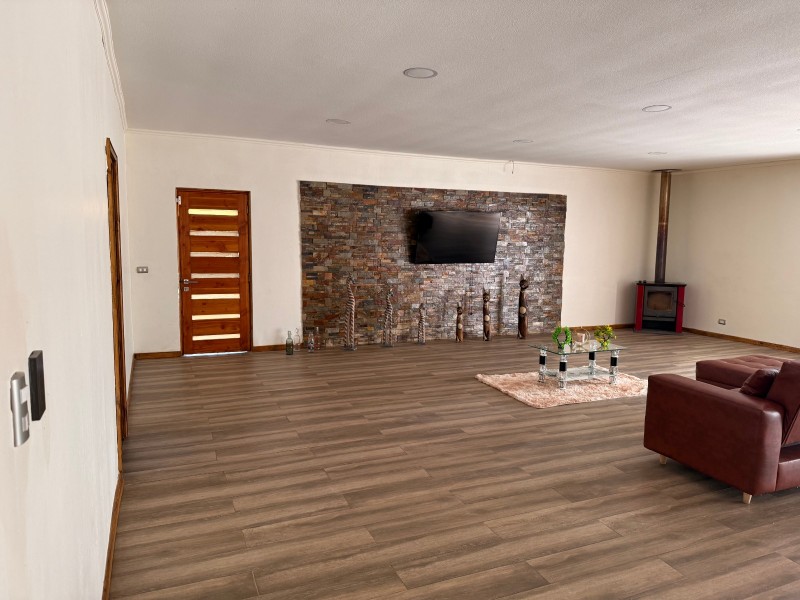 Linda Casa de 315 M²,en Parcela de 5.000 M² , Pelarco