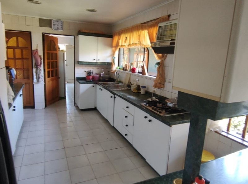 Hermosa Casa en Loteo la Reina, Talca