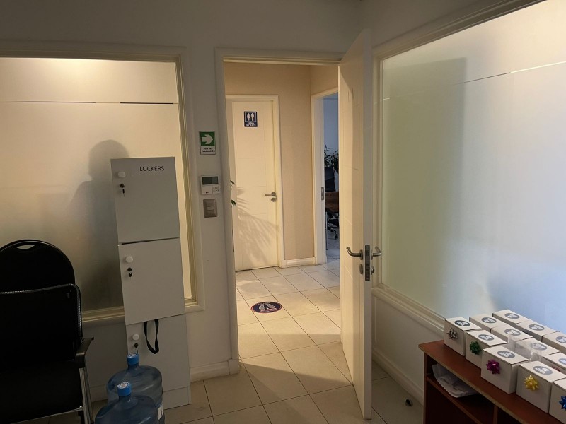 Se Vende Oficina Excelente Ubicación, 3 Priv. 2 Baños