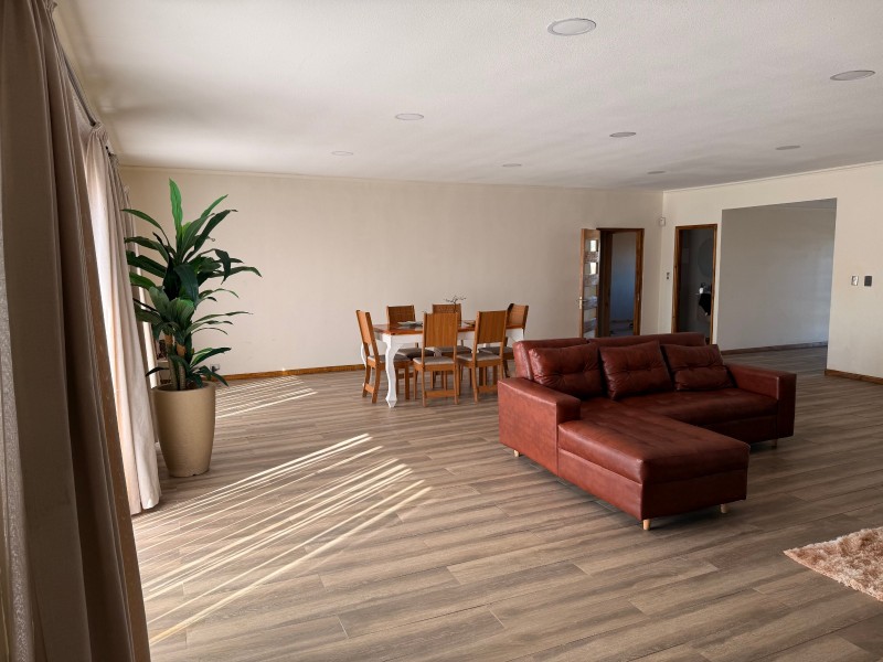 Linda Casa de 315 M²,en Parcela de 5.000 M² , Pelarco