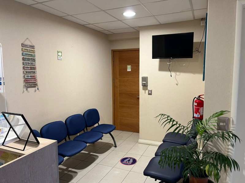 Se Vende Oficina Excelente Ubicación, 3 Priv. 2 Baños