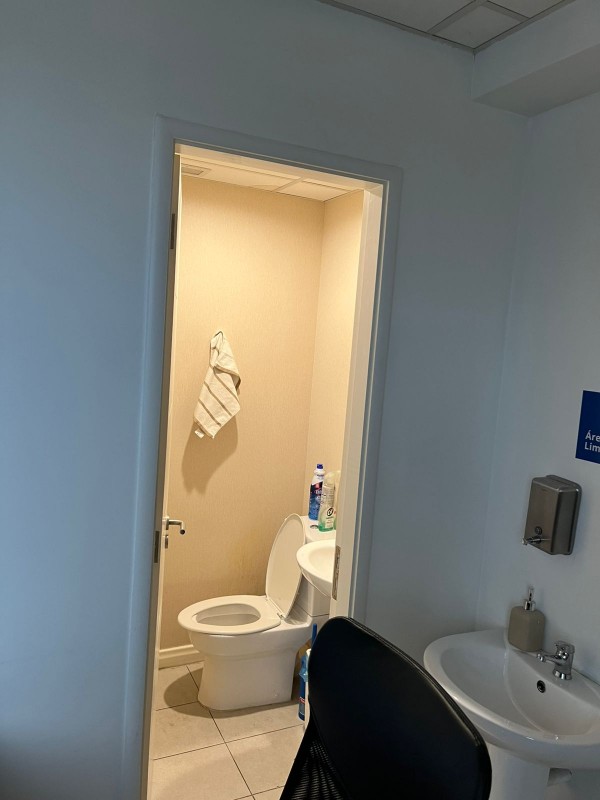Se Vende Oficina Excelente Ubicación, 3 Priv. 2 Baños