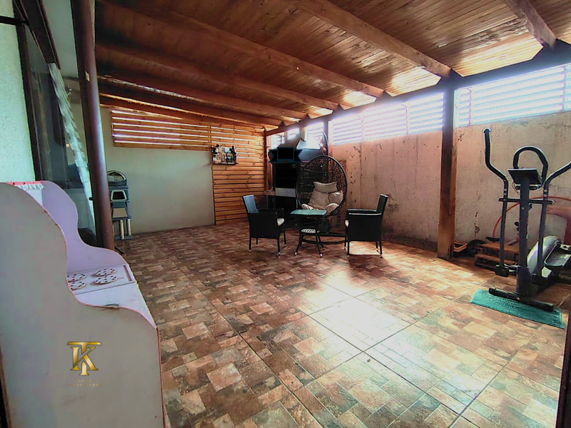 Cercano Av, Principal y Supermercados