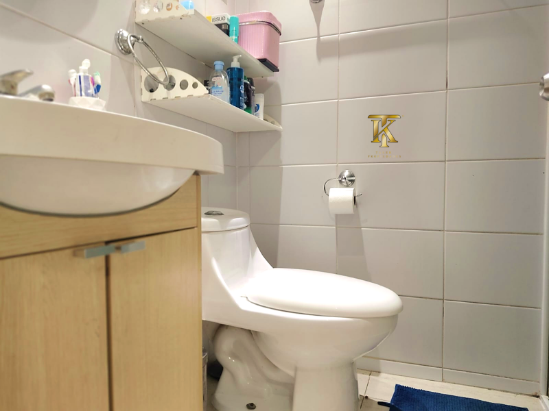 Cercano Av, Principal y Supermercados