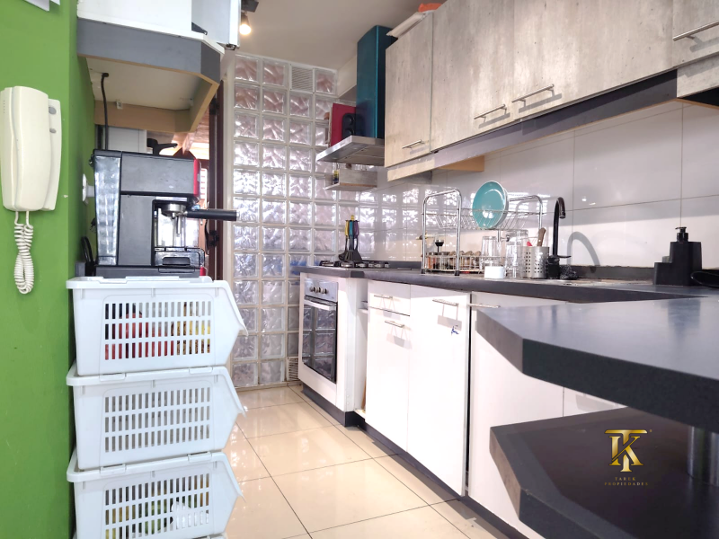 Cercano Av, Principal y Supermercados