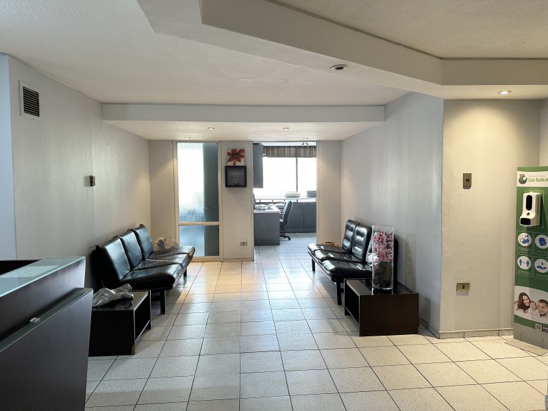 Se Arrienda Oficina en la Calle las Bellotas