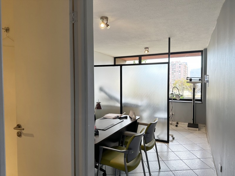 Se Arrienda Oficina en la Calle las Bellotas