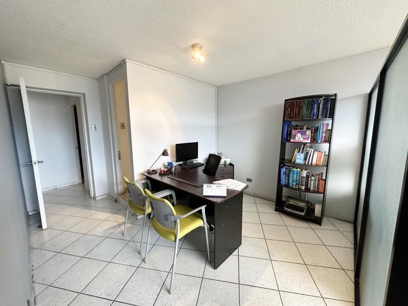 Se Arrienda Oficina en la Calle las Bellotas