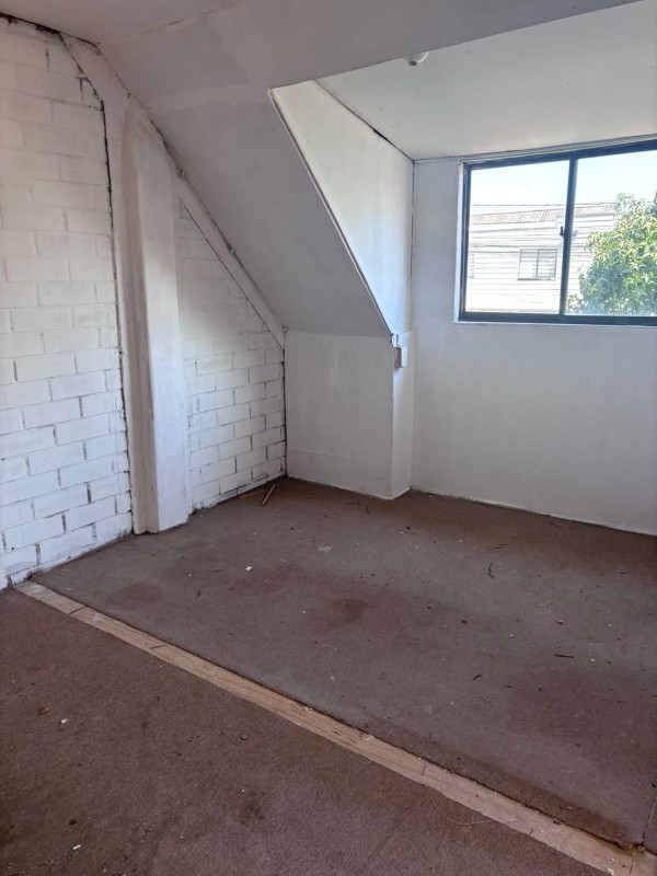 Casa Esquina 2 Pisos en Venta