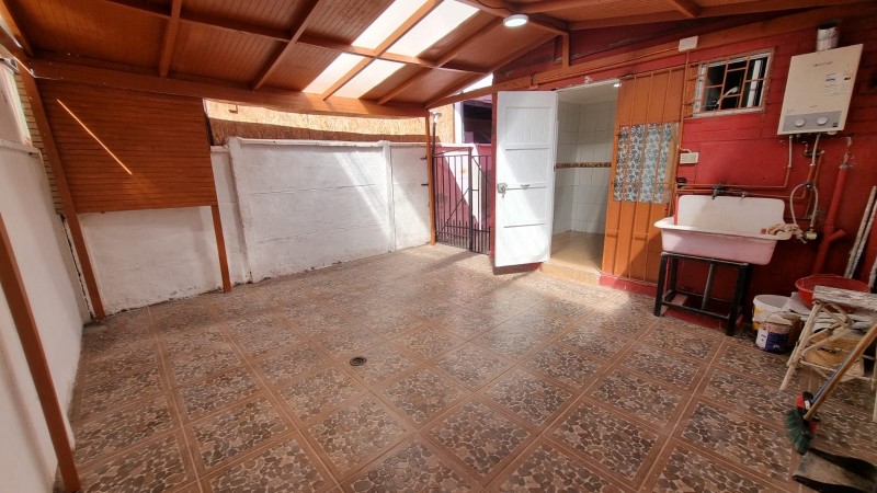 Hermosa y Amplia Casa de 2 Pisos 2D1B!!!