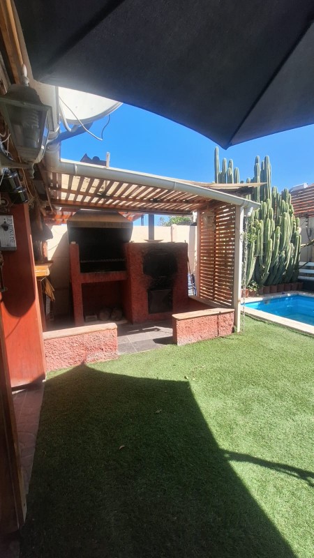 Hermosa Casa de 2 Pisos 4D3B Valor Conversable