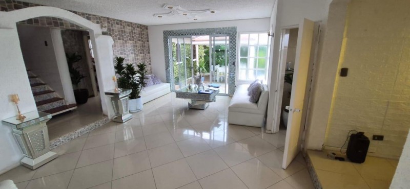 Hermosa Casa 2 Pisos en Arriendo 4D4B+E