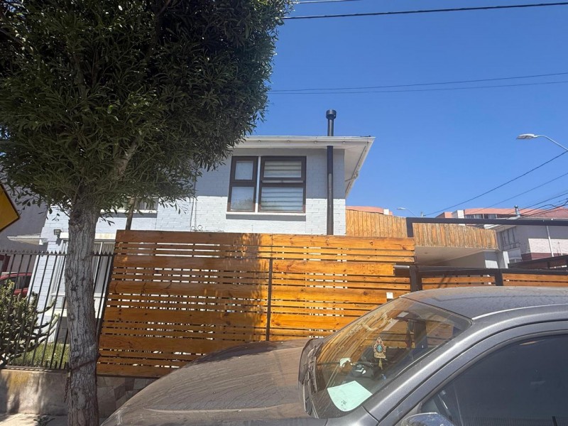 Hermosa Casa Esquina Ubicada en Sector Altos de Miramar 3D1B