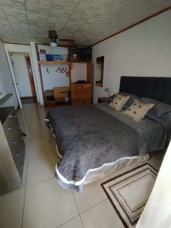 Hermosa y Amplia Casa 4D1B+E+B!!!