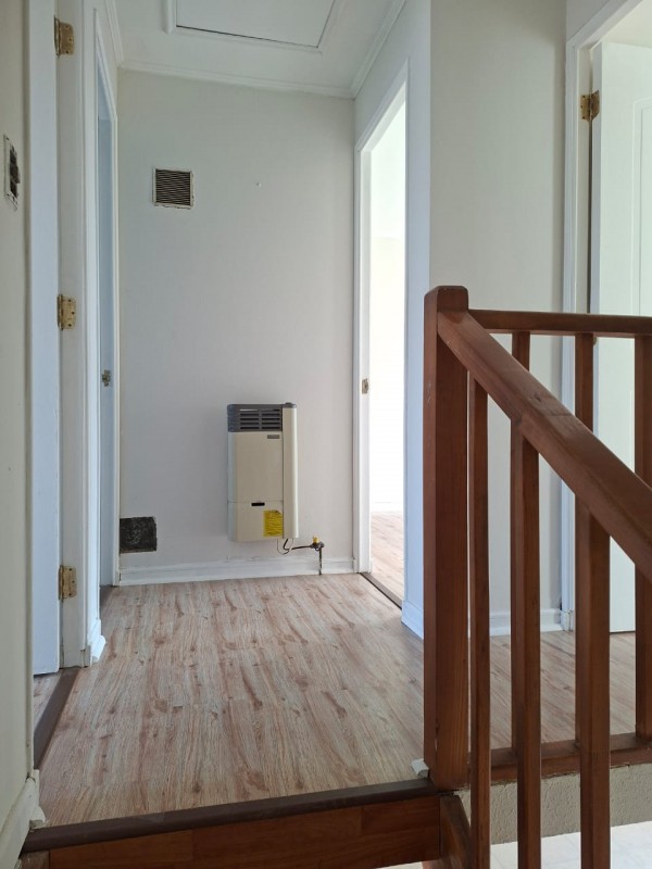 Hermosa Casa en Micro Barrio Con Porton Interno!!!