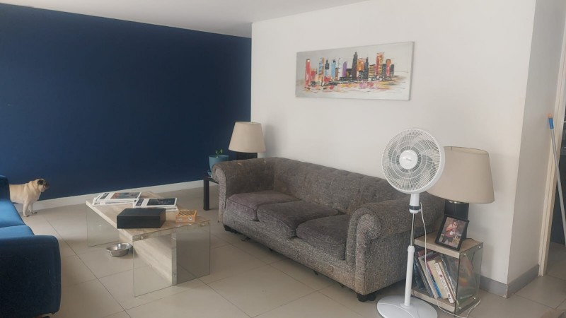 Hermosa Casa Esquina en Colina!