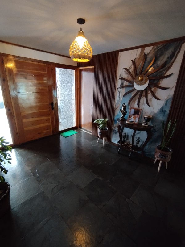 Hermosa y Amplia Casa 4D1B+E+B!!!