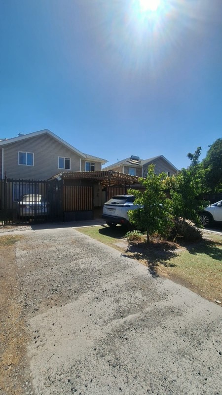 Hermosa Casa de 2 Pisos 4D3B Valor Conversable