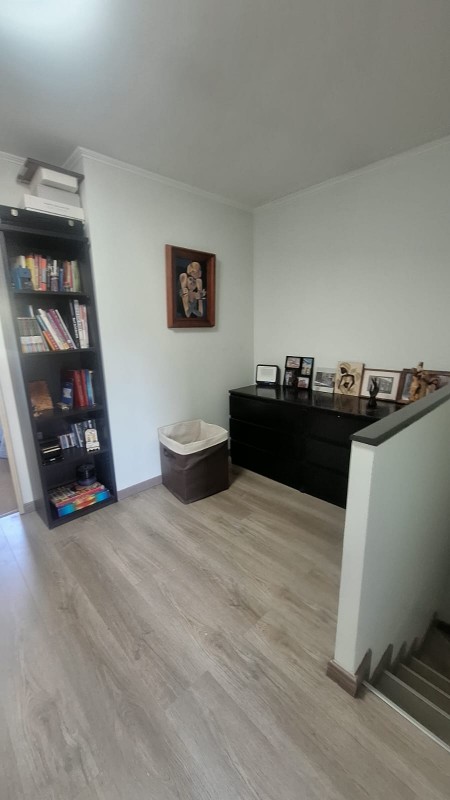 Hermosa Casa de 2 Pisos 4D3B Valor Conversable