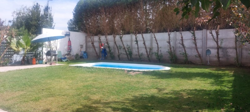 Hermosa Casa Esquina en Colina!