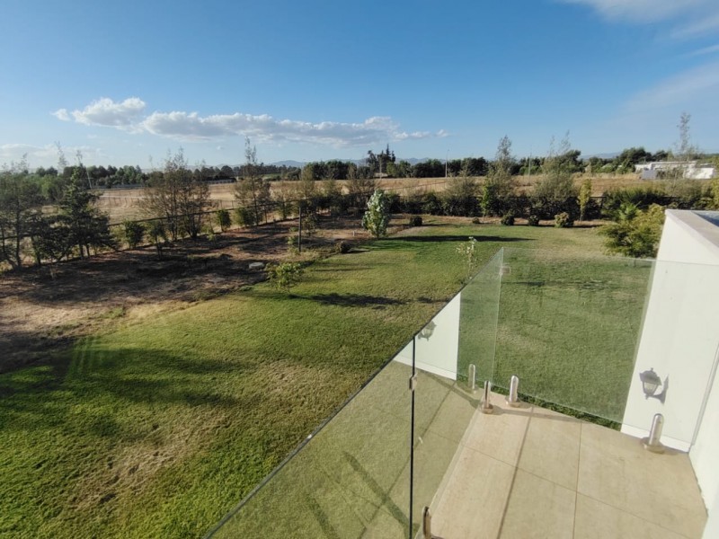 Hermosa Parcela Con Casa de 2 Pisos en Arriendo, 6D5B+E!