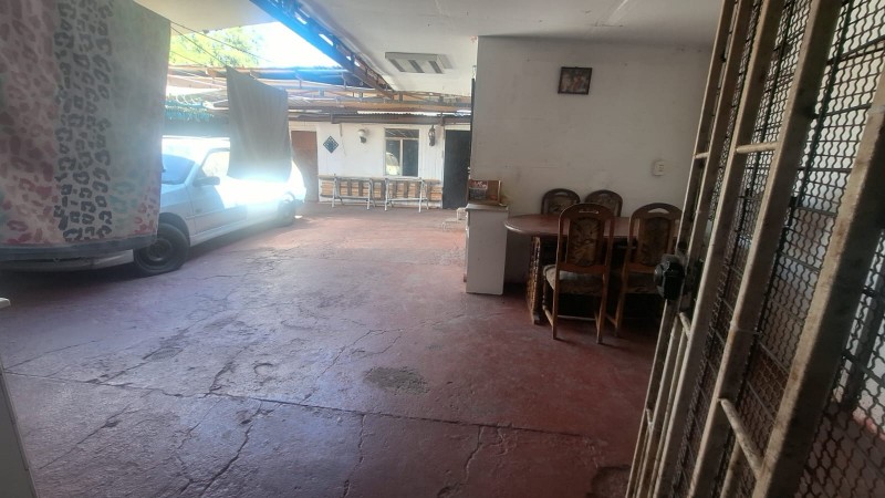 Hermosa Casa Esquina 5D2B