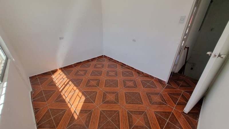 Hermosa y Amplia Casa de 2 Pisos 2D1B!!!