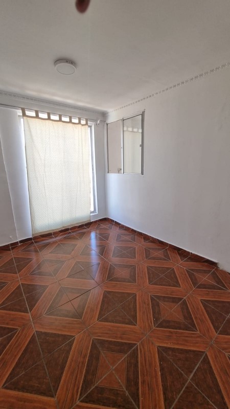 Hermosa y Amplia Casa de 2 Pisos 2D1B!!!