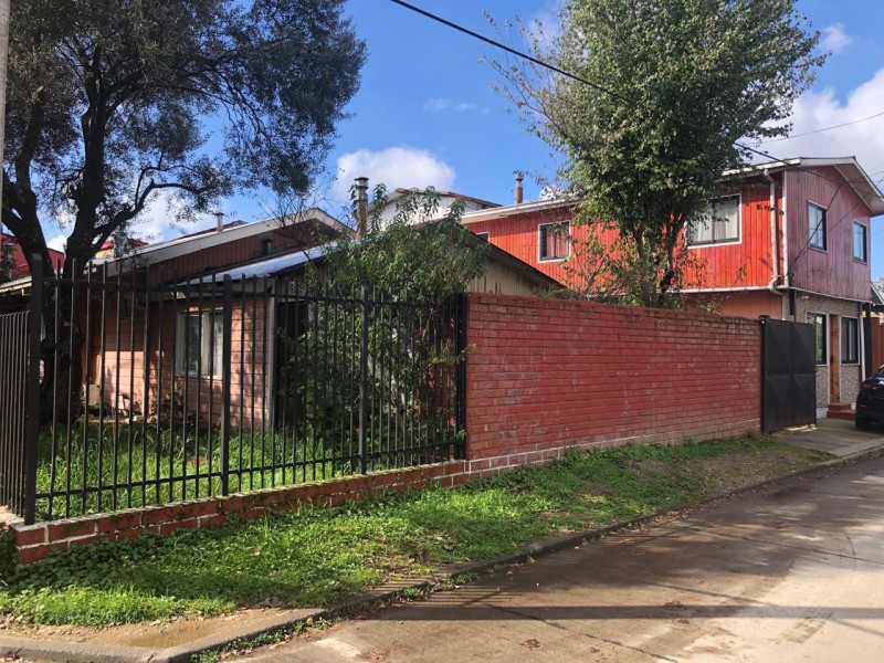 Fotografía de Gran Propiedad Con 2 Casas