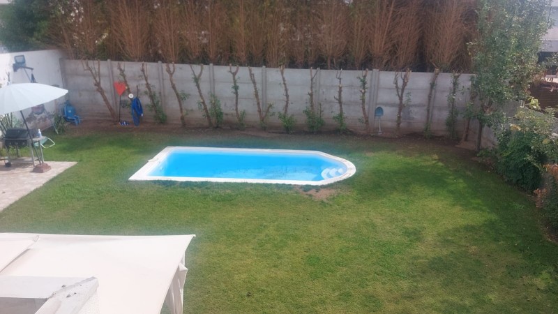 Hermosa Casa Esquina en Colina!