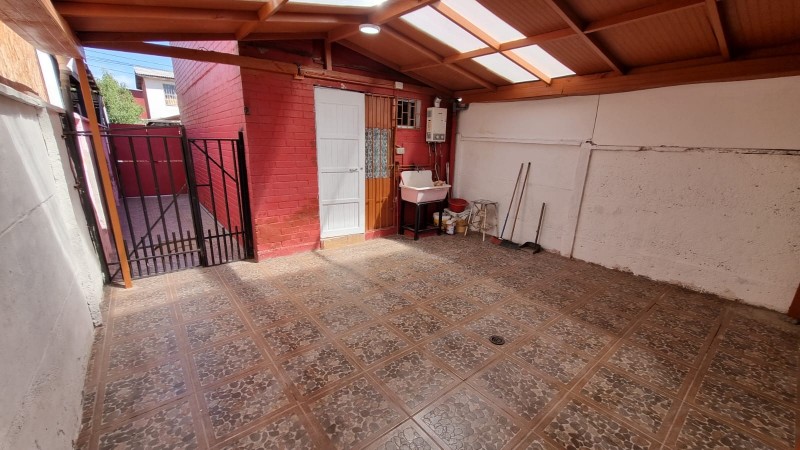 Hermosa y Amplia Casa de 2 Pisos 2D1B!!!