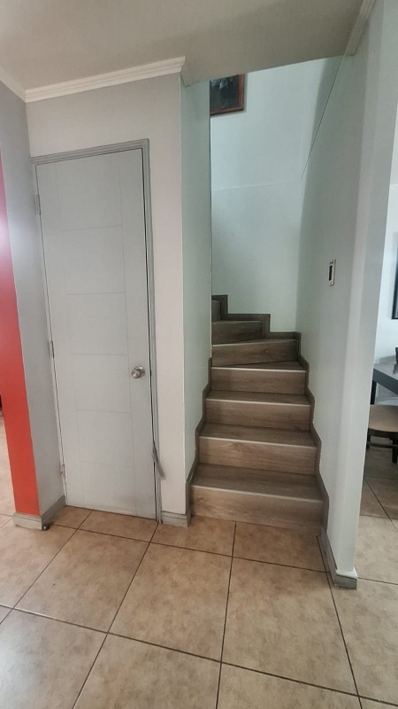 Hermosa Casa de 2 Pisos 4D3B Valor Conversable