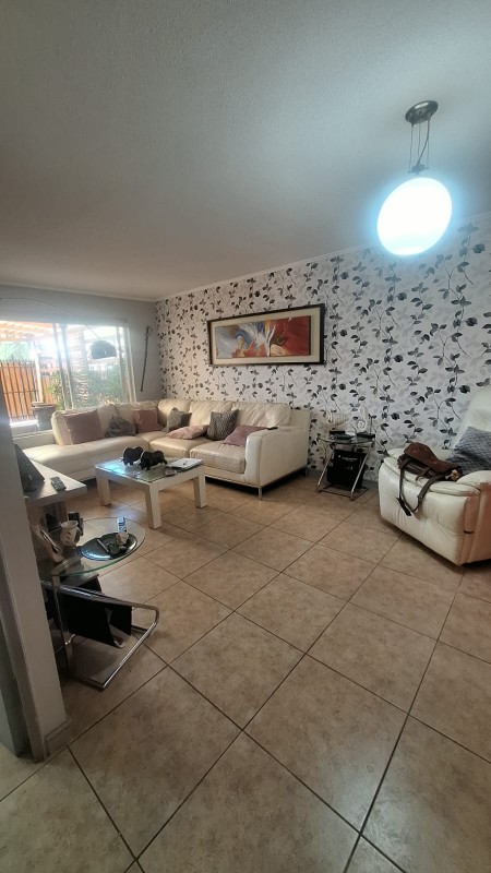 Hermosa Casa de 2 Pisos 4D3B Valor Conversable