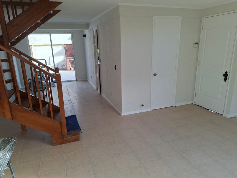 Hermosa Casa en Micro Barrio Con Porton Interno!!!