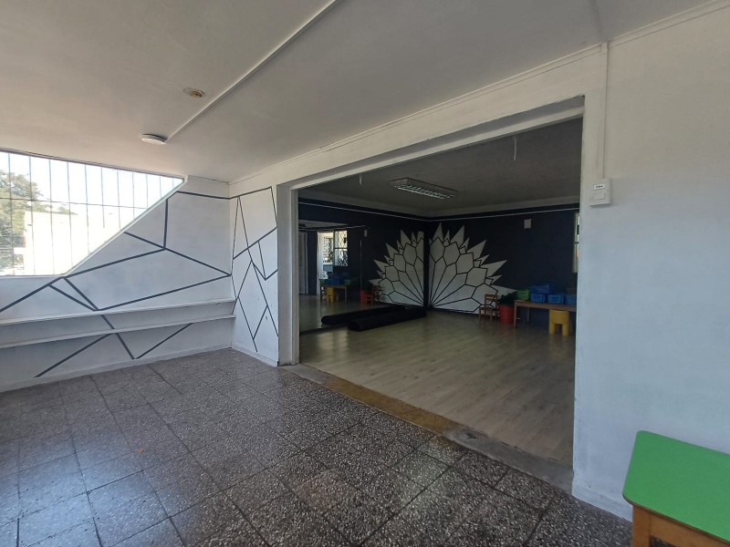 Hermosa Casa Comercial 5D3B Conchali en Venta