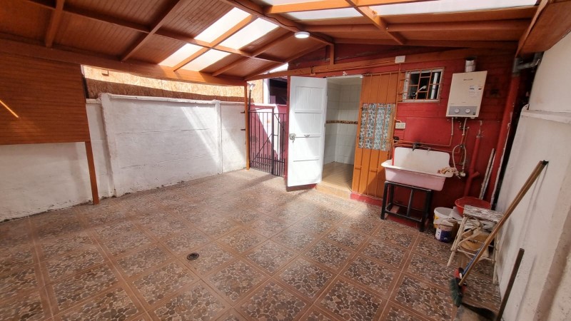 Hermosa y Amplia Casa de 2 Pisos 2D1B!!!