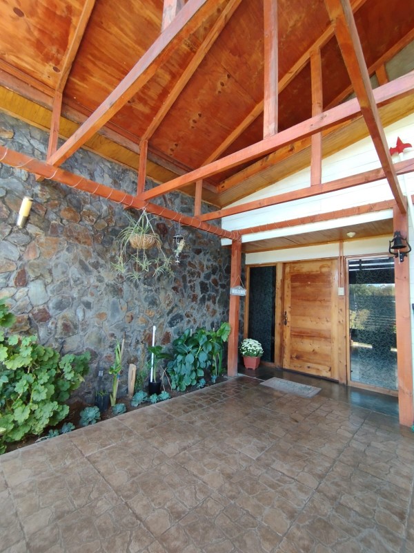 Hermosa y Amplia Casa 4D1B+E+B!!!