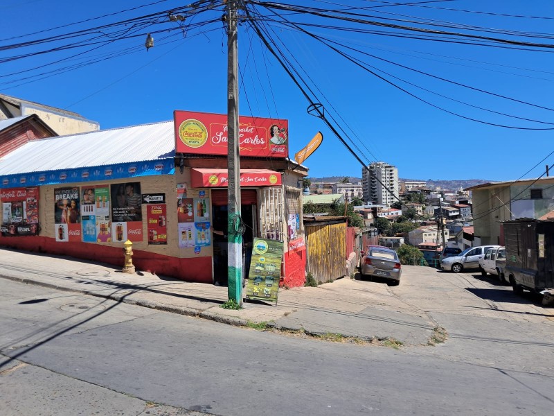 Amplia Casa Comercial