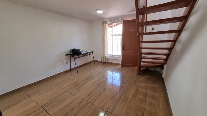 Hermosa y Amplia Casa de 2 Pisos 2D1B!!!