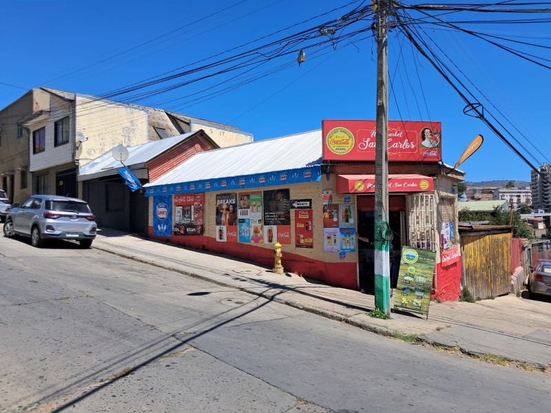 Amplia Casa Comercial