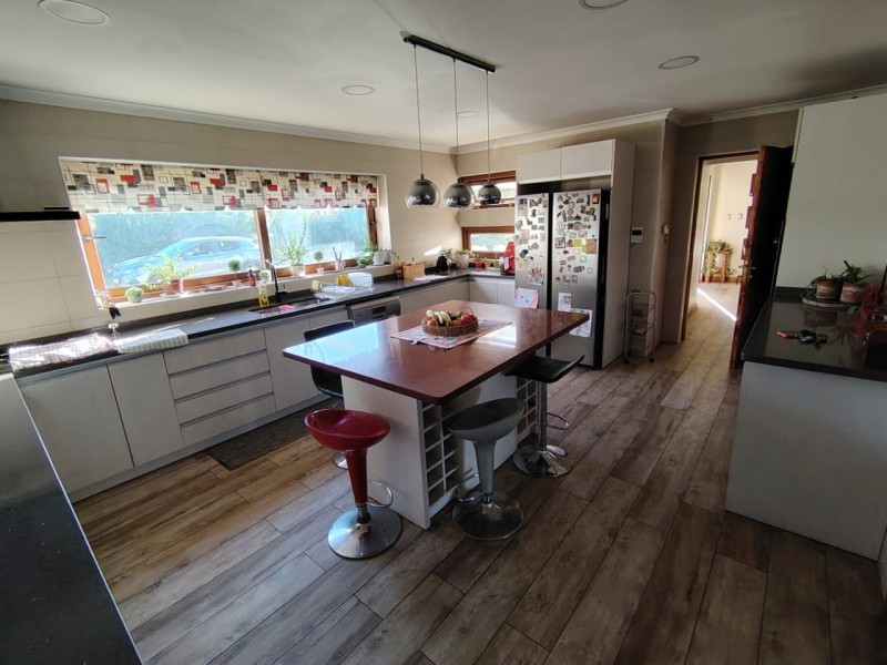 Hermosa Parcela Con Casa de 2 Pisos en Arriendo, 6D5B+E!