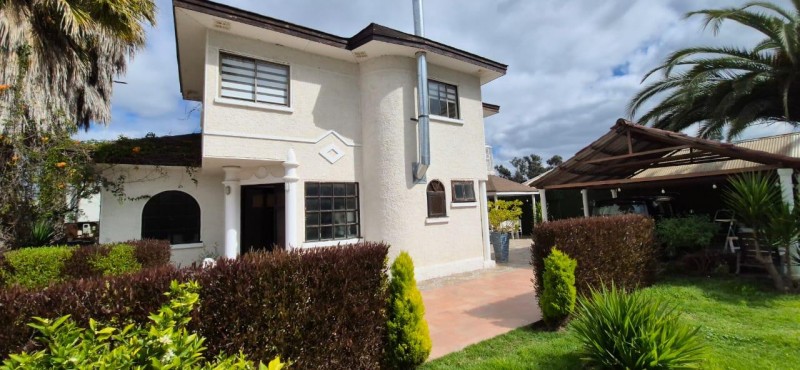 Hermosa Casa 2 Pisos en Arriendo 4D4B+E