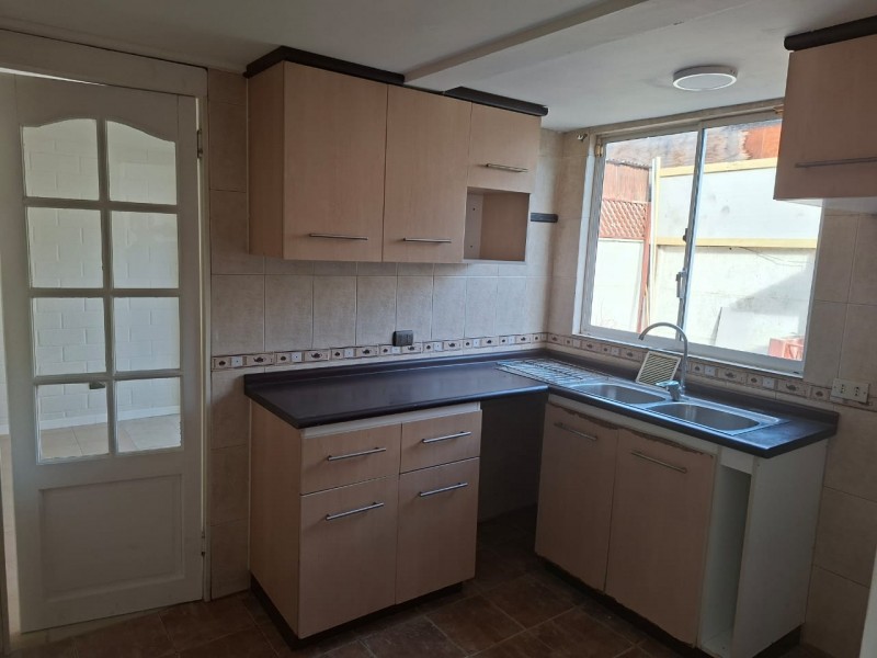 Hermosa Casa en Micro Barrio Con Porton Interno!!!